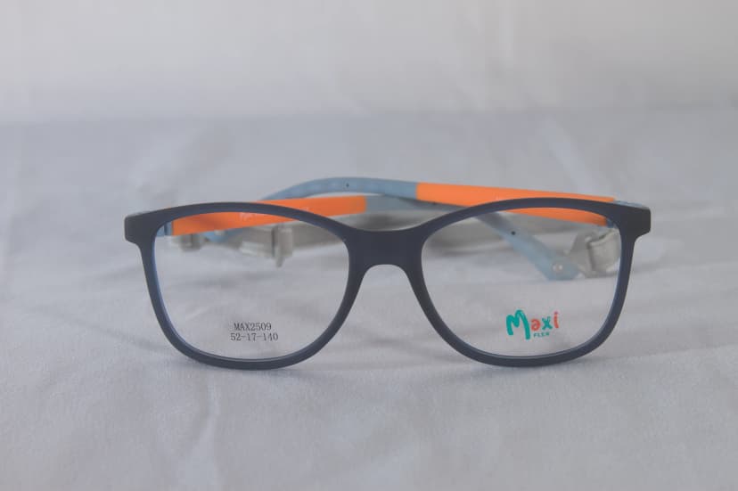 Maxi Kids - Dark Blue, Orange and Light Gray dynamic frame